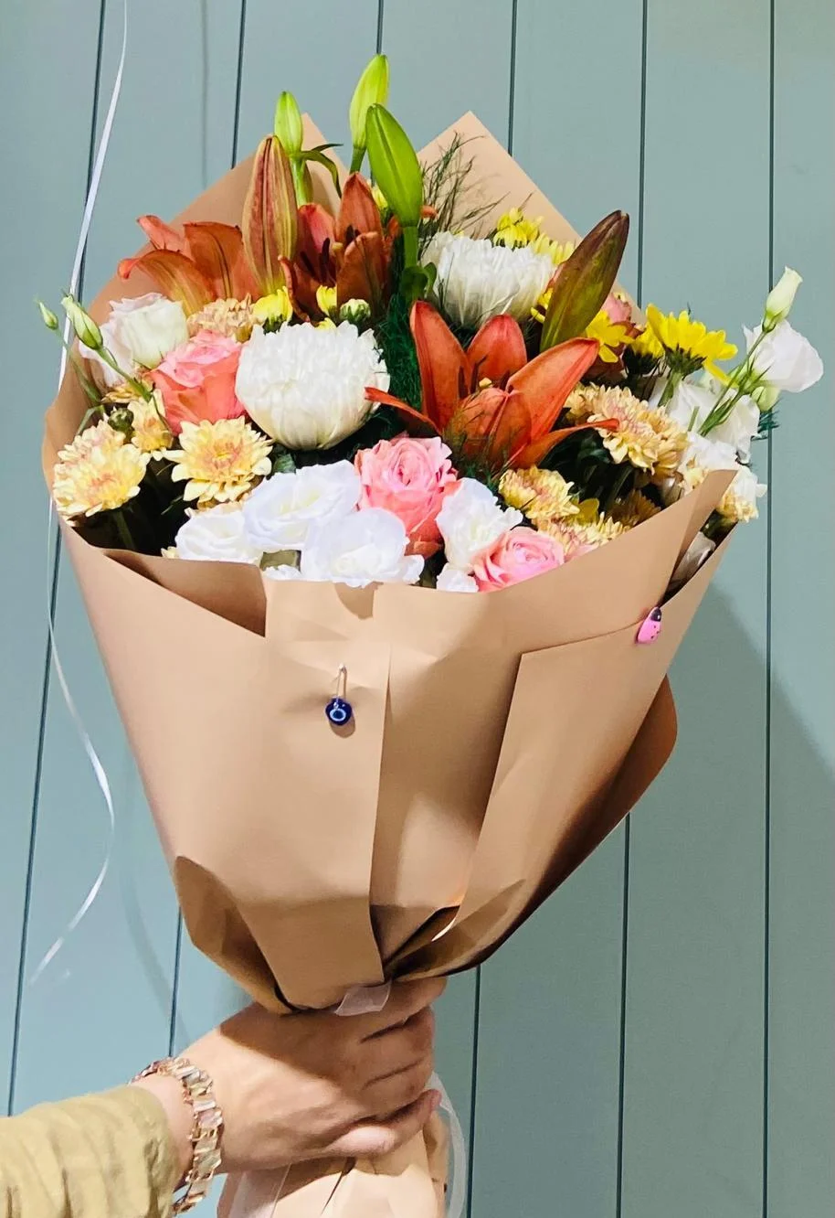 Karışık Renkli Çiçek Buketi