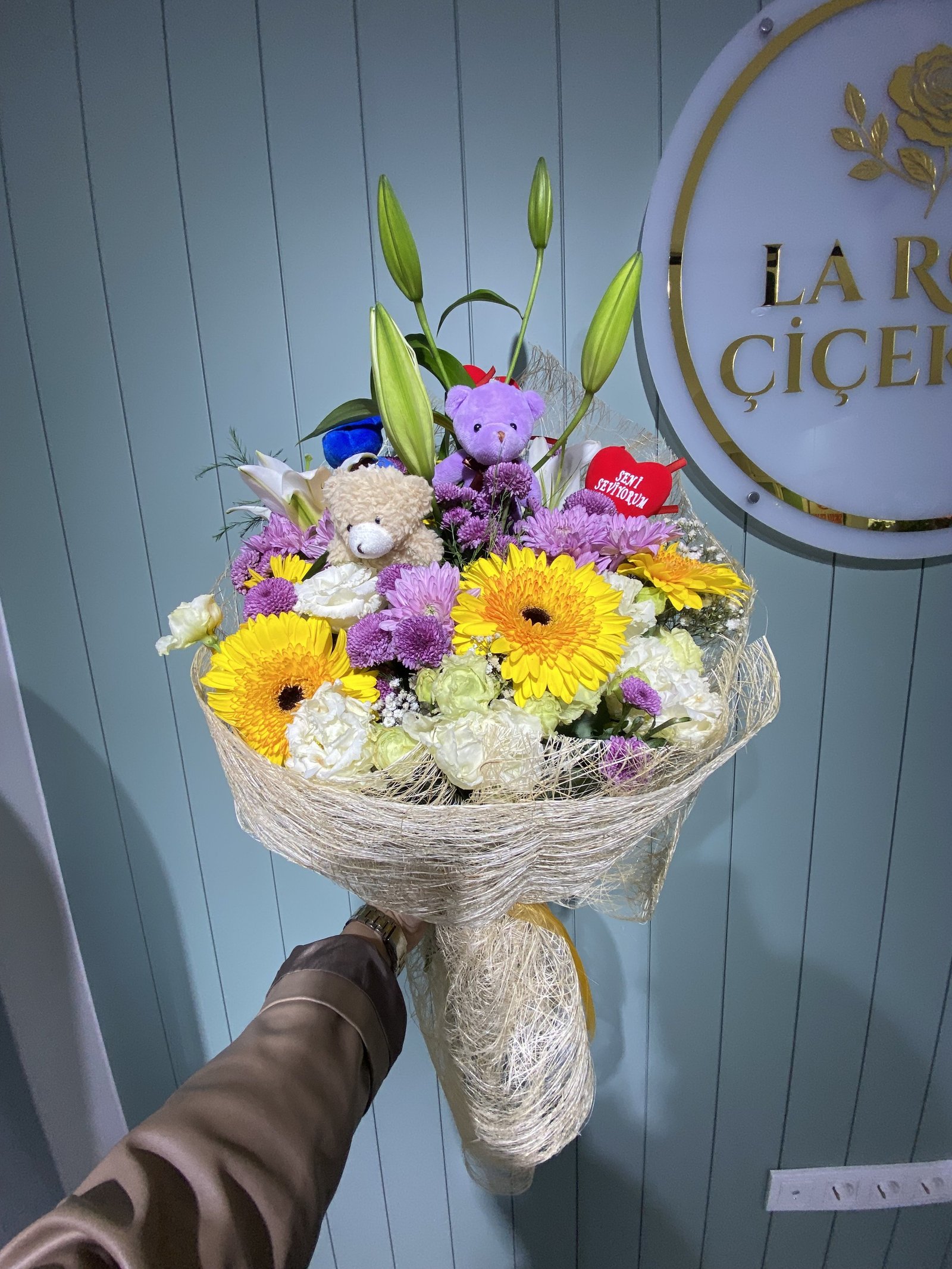 Ayıcıklı lilyum karışık Çiçek buketi 