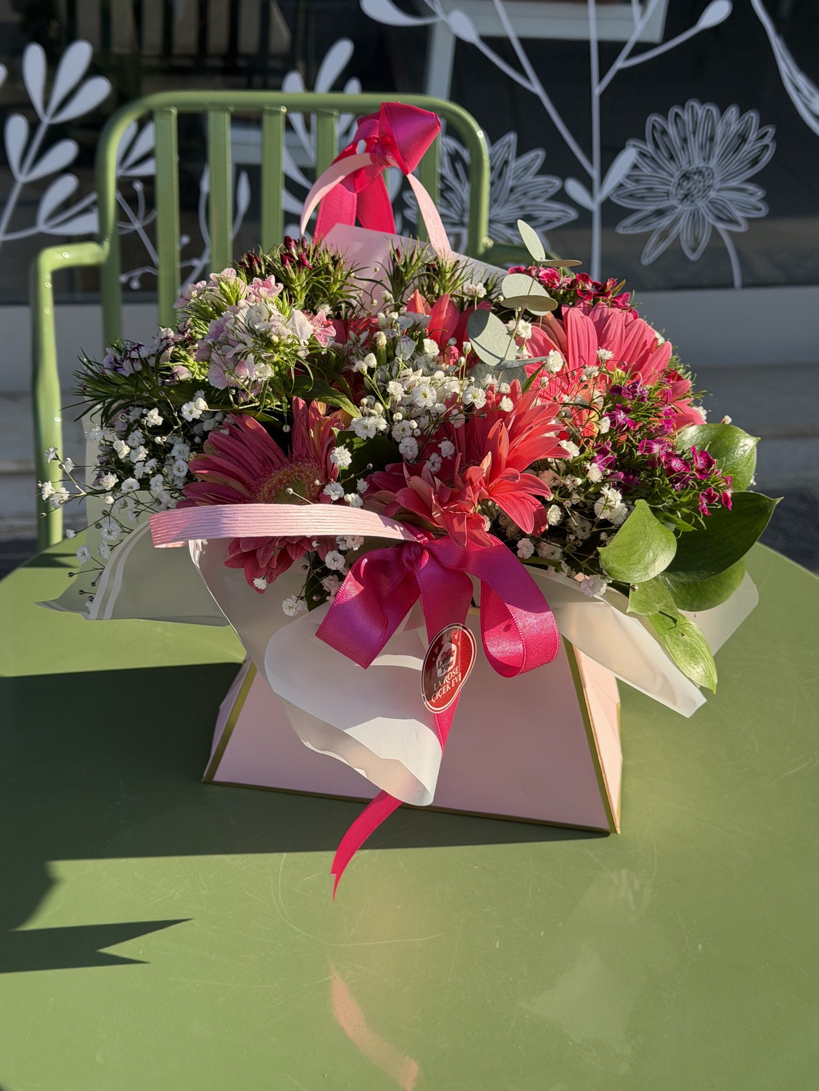 Zarif Dokunuşlarla Hazırlanan Özel Çiçek Aranjmanı